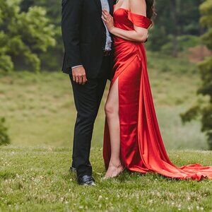 Red - Miss Circle gown with side train